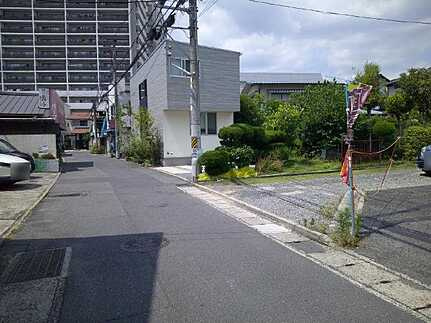 安芸郡府中町大通１丁目の前面道路含む現地写真
