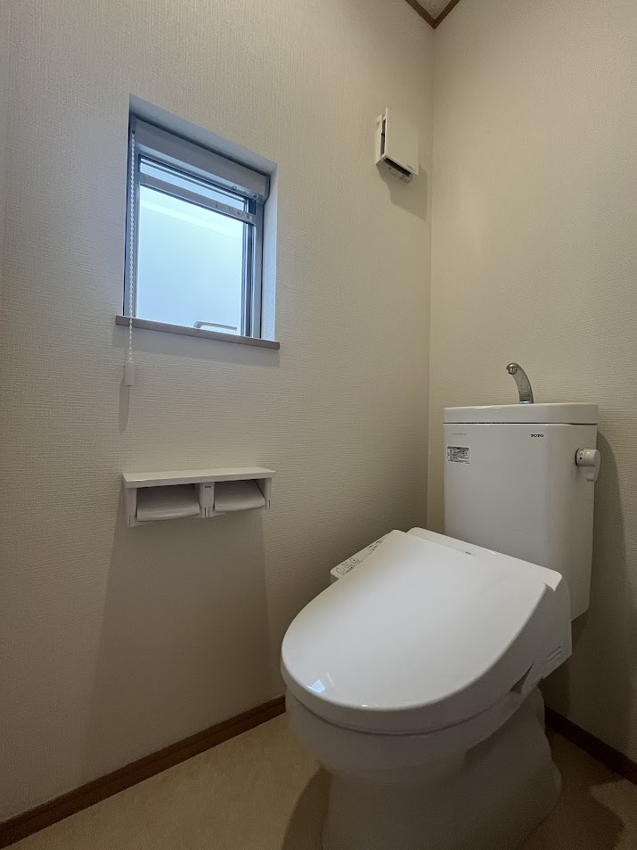 仙台市青葉区川平のトイレ|2階にも快適な温水洗浄トイレを完備！夜中の利用も階段の上り下りがなく、家族みんなが快適。