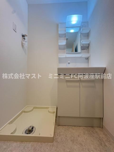 Alivis新町の洗面所