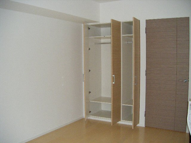 パークアクシス西船橋本郷町の居間・リビング|収納たっぷり