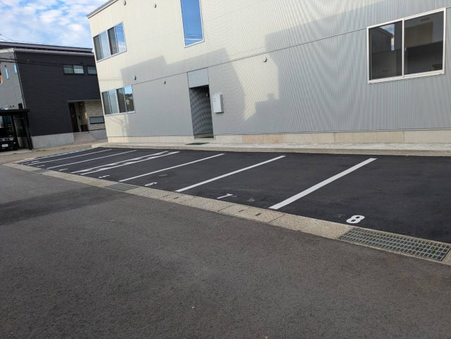 グランクリュ小新の駐車場