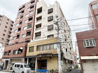 【外観】 | 手入れの行き届いた外壁やエントランスなど、「見ればわかる」レベルで清潔感を保ったマンションです。築年数を感じさせない姿で皆様をお出迎えします。～即日のご見学可能～　お問合せはお気軽にどうぞ。