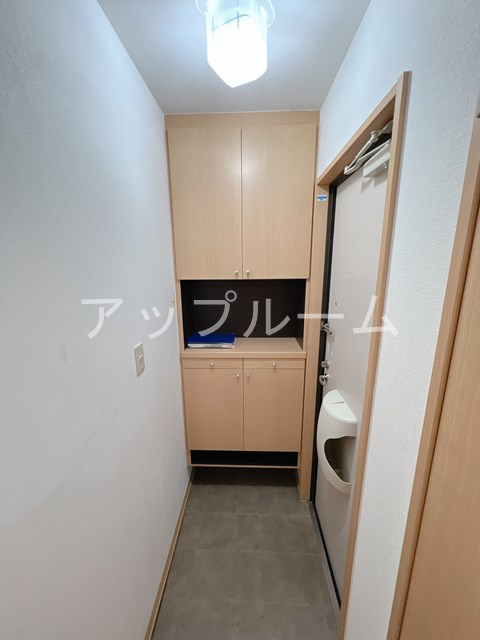 ジーニアル上条の玄関