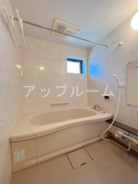 ジーニアル上条の浴室
