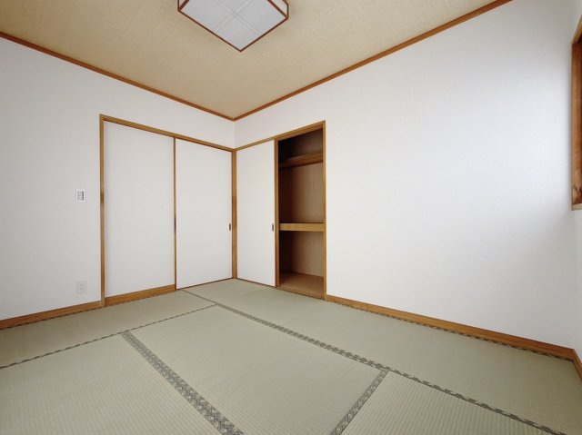 【中古戸建】熊谷市新堀の和室|■和室｜旅館のような趣を感じられる、くつろぎの住空間です。落ち着いた和の雰囲気が、日々の暮らしに癒しをもたらします♪