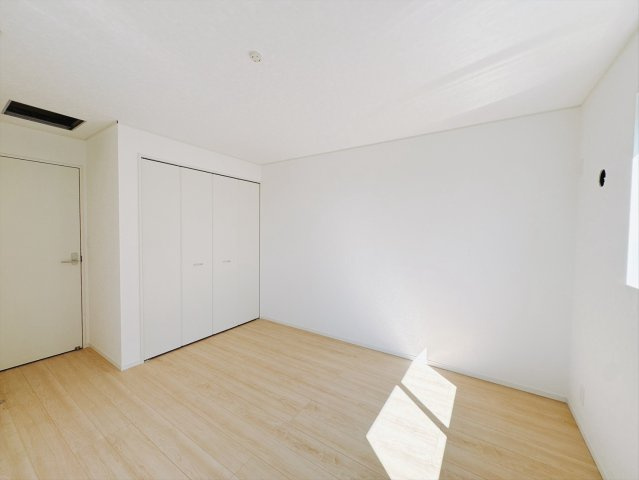 【新築戸建】高崎市新町第13の洋室|■2階洋室｜子供部屋のメリットは「自立心を養うことができる」「自分で整理整頓できるようになる」そして、お子様が成長した際には「プライバシーを確保できる」といい事だらけ♪