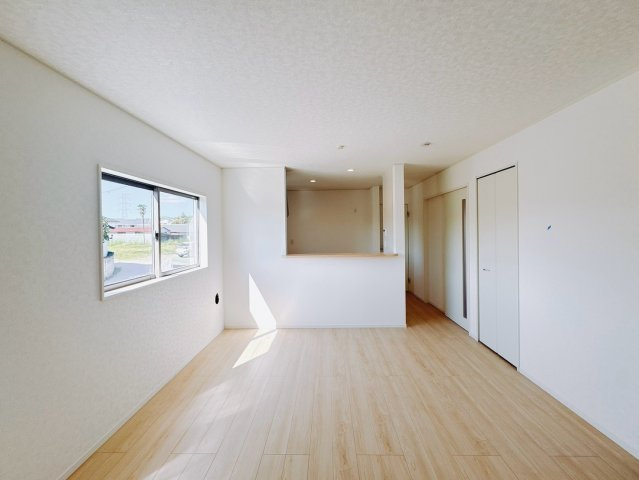 【新築戸建】高崎市新町第13の居間・リビング|■リビング｜大きい窓からあたたかいたっぷりの光が入ります♪開放的な空間で毎日をもっと快適に(*＾＾*)