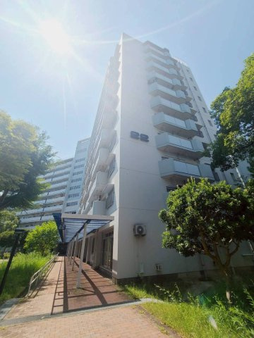 UR武庫川 22号棟の外観