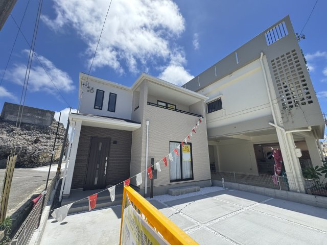 糸満市糸満（限定1棟）の外観|A号棟　並列駐車3台完備♪