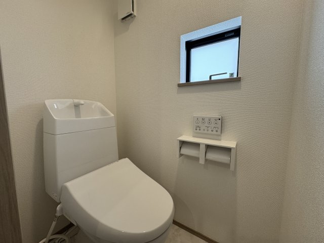 糸満市糸満（限定1棟）のトイレ|A号棟　温水洗浄便座♪