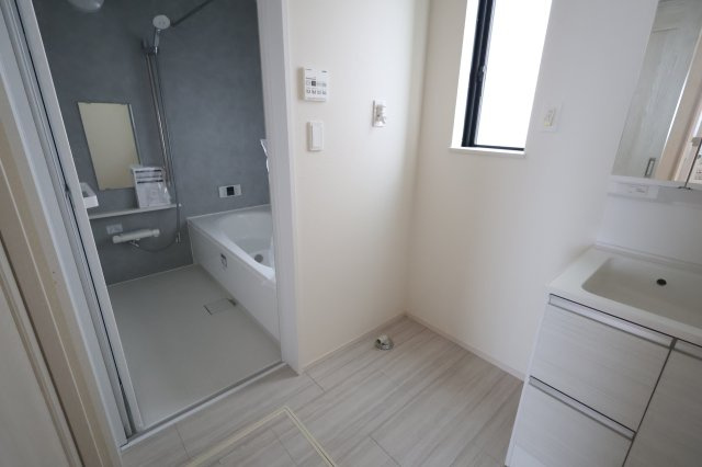 《仲介手数料無料》富士見市上沢１丁目13-11新築一戸建てハートフルタウンのランドリースペース