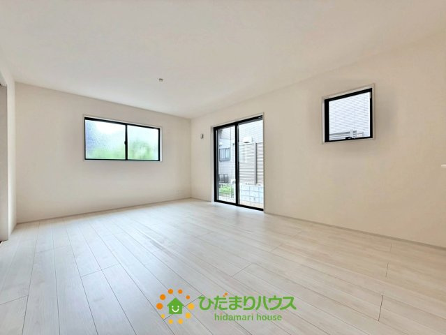 杉戸第５　新築一戸建て　リーブルガーデンの居間・リビング|ゆったりとした広さがあり、家族でくつろげます！
