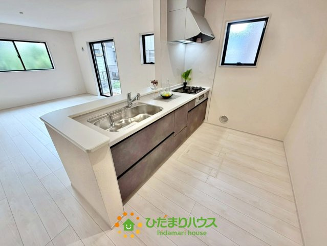 杉戸第５　新築一戸建て　リーブルガーデンのキッチン|作業スペースが十分に確保されており、使い勝手の良いキッチンです！
