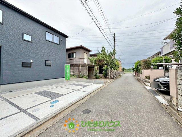 杉戸第５　新築一戸建て　リーブルガーデンの前面道路含む現地写真|交通量の少ない道路で、落ち着いて駐車できます！