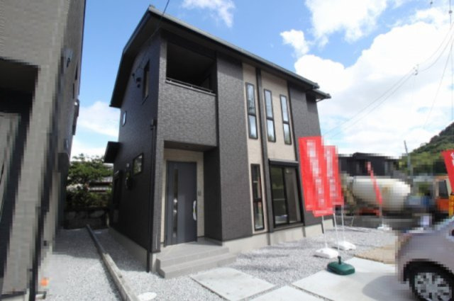 介良　新築戸建　2号棟　（全5区画）の外観|4LDK+WCL+パントリー+スキップフロア+半地下収納　
建物面積113.02㎡（約34.19坪）