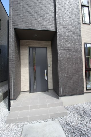 介良　新築戸建　2号棟　（全5区画）の玄関