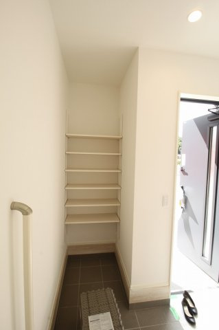 介良　新築戸建　2号棟　（全5区画）の玄関|玄関収納