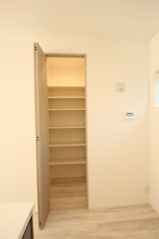 介良　新築戸建　2号棟　（全5区画）の収納|パントリー