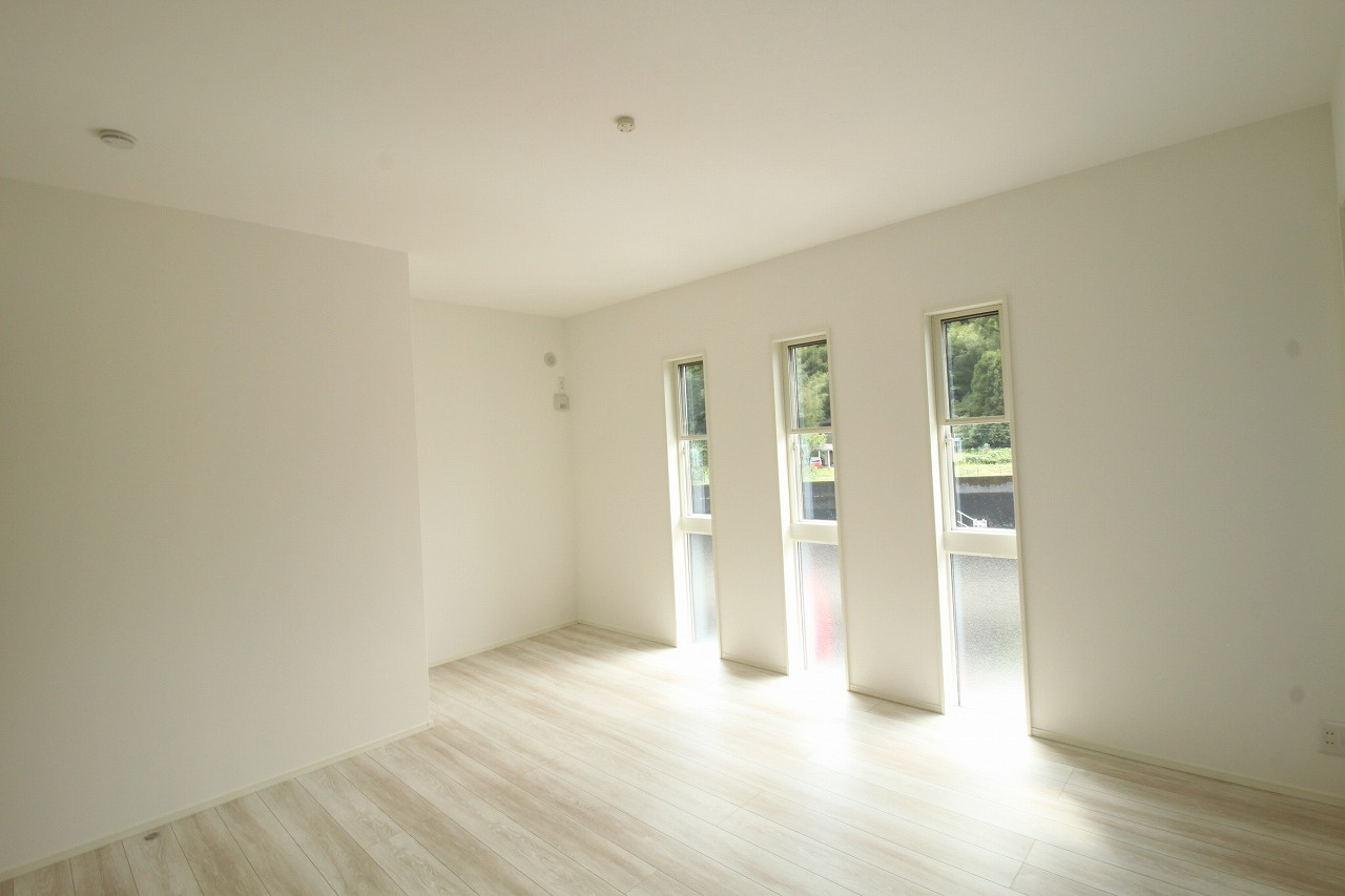 介良　新築戸建　2号棟　（全5区画）の洋室|2F　南の部屋　9.0帖+WCL+バルコニー付き