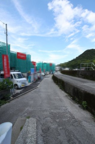 介良　新築戸建　2号棟　（全5区画）の前面道路含む現地写真|前面道路　幅　5.5ｍ