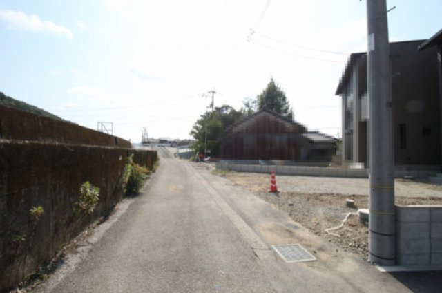 介良　新築戸建　2号棟　（全5区画）の前面道路含む現地写真|前面道路　幅　5.5ｍ