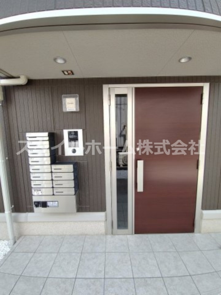 Ｅｓ　ｔｕｐｅｎｄоのエントランス|毎日通るエントランスはこのようになっています
