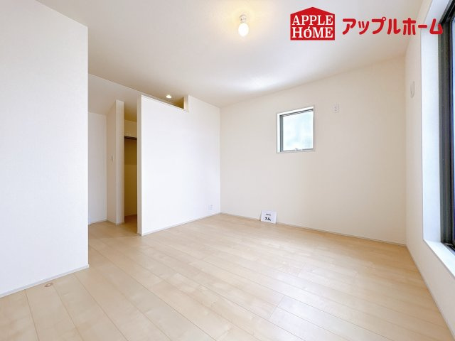 [新築住宅] 鴻巣市松原 3期 全5棟の洋室|２階居室は全室収納あり！たっぷりある収納活用でお部屋もキレイを保てます♪