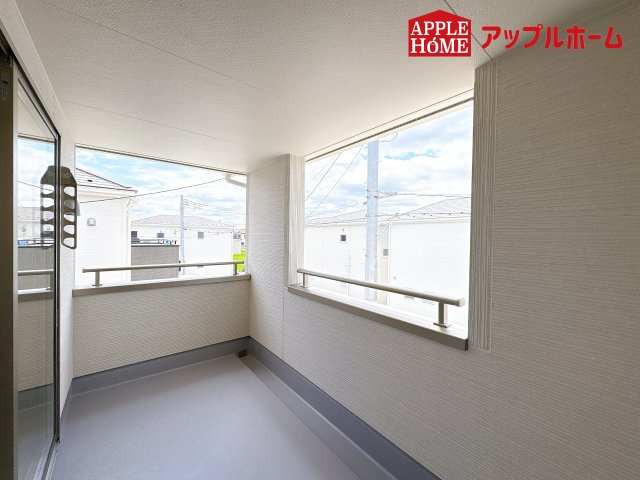 [新築住宅] 鴻巣市松原 3期 全5棟のバルコニー|インナーバルコニーで突然の雨でも安心♪直射日光を防げるので、紫外線を気にせず自然の光や風を感じながら日光浴もできちゃいます♪