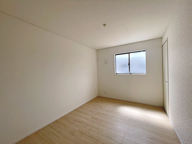 新築戸建・新築建売　福島市南沢又第21　清水小学校・清水中学校の洋室|西側の6帖の洋室　全居室6帖以上でゆとりのある間取りです！
