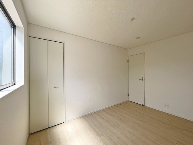 新築戸建・新築建売　福島市南沢又第21　清水小学校・清水中学校の洋室|落ち着きのある空間で自分だけのプライベートな時間をお過ごしください！