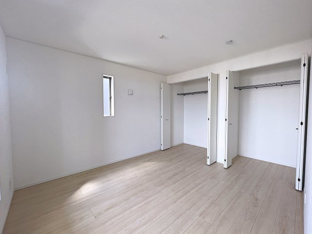 新築戸建・新築建売　福島市南沢又第21　清水小学校・清水中学校の洋室|7.5帖の洋室は広々としておりご夫婦の主寝室としておすすめです！