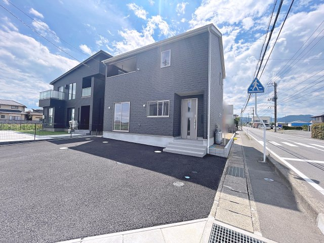 新築戸建・新築建売　福島市南沢又第21　清水小学校・清水中学校の外観|駐車スペースは3台可能です！（車種による）