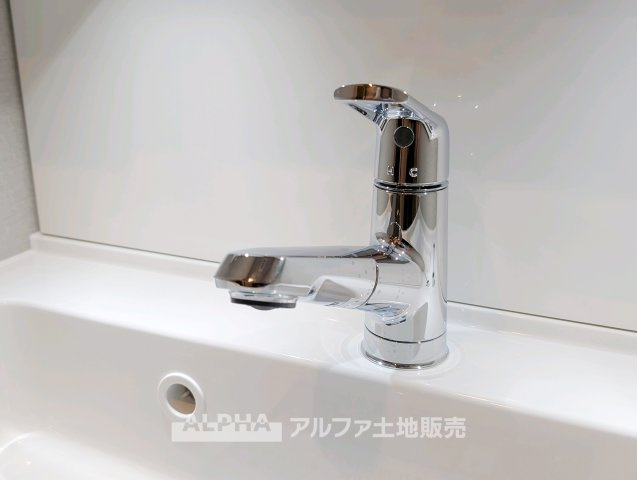 クリオ小平壱番館の独立洗面台|【Powder room】
◆独立洗面台◆朝の身支度や帰宅後の手洗いも快適に行える独立洗面台。収納スペースも備えており、洗面用品をすっきり整理できる使い勝手の良い空間です。