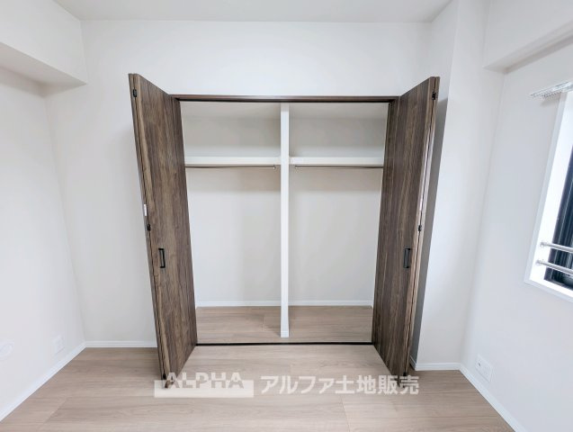 クリオ小平壱番館の収納|【multi room】
◆多用途に使える一室◆収納やワークスペースとしても活用できる洋室。家族構成やライフスタイルに合わせて柔軟に使える空間です。