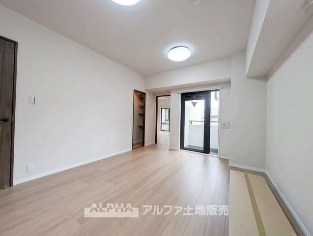 クリオ小平壱番館の居間・リビング|【Morning Light】◆朝の光から始まる暮らし◆
やわらかな光が差し込む住まい。ここで迎える朝が、慌ただしい日常に少しの余裕と穏やかな時間を届けてくれる。
