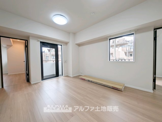 クリオ小平壱番館の居間・リビング|【Family Living】
◆家族が集うリビング◆
食事のあとも自然と会話が弾み、テレビを囲んでくつろぐ時間を楽しめるリビング。家族が顔を合わせる機会を自然と育む空間です。