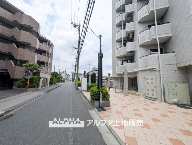 クリオ小平壱番館の外観|【Warm Light】
◆ぬくもりに満ちた場所◆
差し込む陽だまりが、心の奥までやさしく照らす。過ごすほどに、この場所が帰りたくなる存在へと変わっていく。