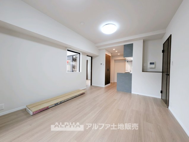 クリオ小平壱番館の居間・リビング|【Time Together】
◆日常を彩る空間◆
食事や会話、読書や映画鑑賞など、ご家族それぞれの過ごし方を受け止めるリビング。何気ない日常を心地よい時間へとつなげます。