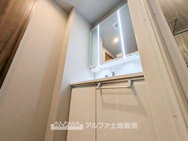 クリオ小平壱番館の独立洗面台|【Laundry space】
◆ランドリースペース◆洗濯から乾燥までを効率よくこなせる家事空間。浴室換気乾燥機を備えており、外干しが難しい日でも快適に洗濯物を乾かせます。