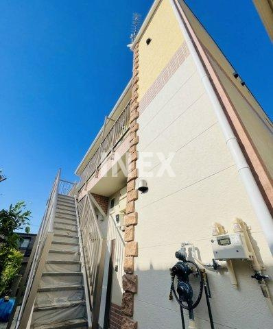 横浜市神奈川区白幡向町のアパートのエントランス