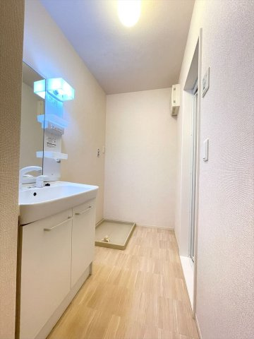 Ｂｅａｎｓの洗面所|※同タイプ・別室の写真になります。
※クロスの色や設備については現況優先となります。
