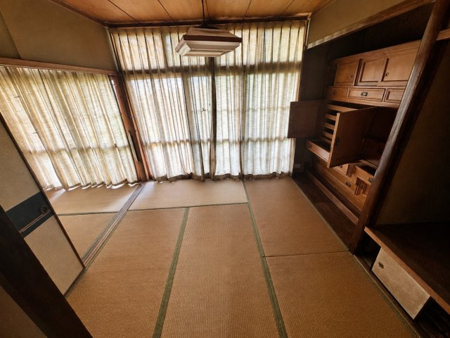 山口市吉敷上東　中古住宅の和室|落ち着いた雰囲気の和室付きです