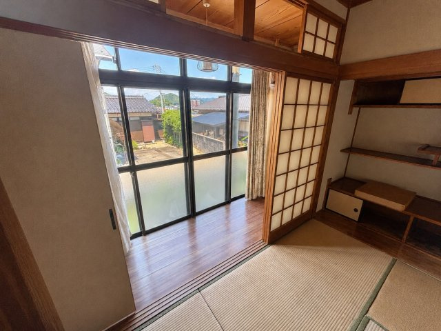 山口市吉敷上東　中古住宅の和室|和室があれば、来客や子供用のスペースとして活躍します