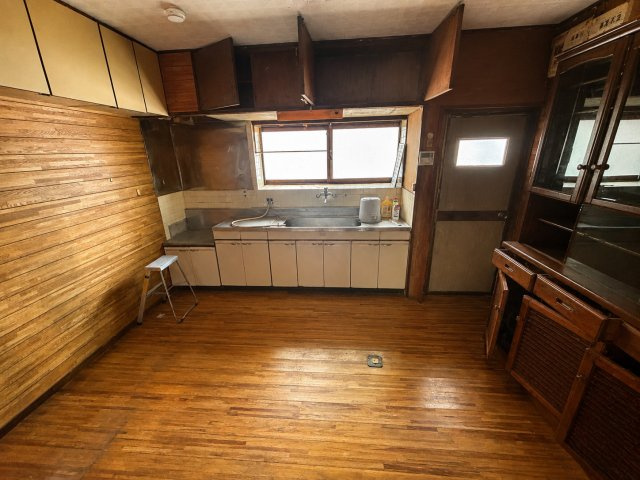 山口市吉敷上東　中古住宅のキッチン|コンパクトなキッチンで掃除もラクラク