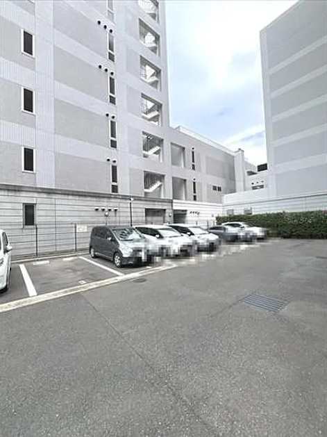パークホームズ茨木西駅前町の駐車場