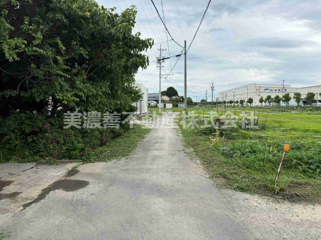６７１１９　岐阜市大脇土地の前面道路含む現地写真