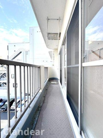 新松戸ハイツのバルコニー|ドキドキの新生活も、安心してスタート。ぴったりの住まいを見つけませんか？クランディアが一緒に住まい選びをサポートします‼　まずは、お気軽にお問合せください　＃クランディア