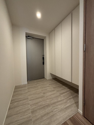 【玄関】 | ＨＡＲＵＭＩ　ＦＬＡＧ　ＰＡＲＫ　ＶＩＬＬＡＧＥ　F棟