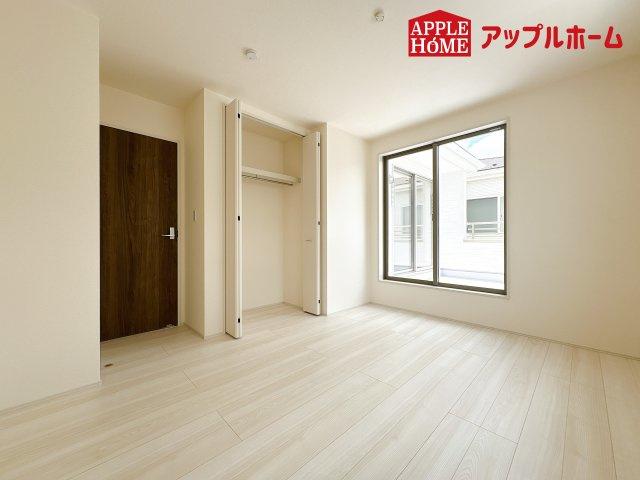 [新築住宅] 鴻巣市松原 3期 全5棟の洋室|２階居室は全室収納あり！たっぷりある収納活用でお部屋もキレイを保てます♪