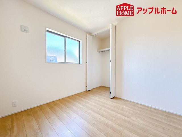[新築住宅] 鴻巣市神明 第4 全1棟の洋室|２階居室は全室収納あり！たっぷりある収納活用でお部屋もキレイを保てます♪